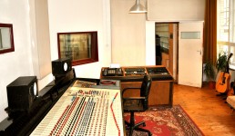 Bakermoon Studios - Berlin recording studio - Quad 8 Coronado